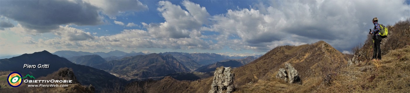 27 Vista panoramica sulla conca di Zogno e i suoi monti.jpg